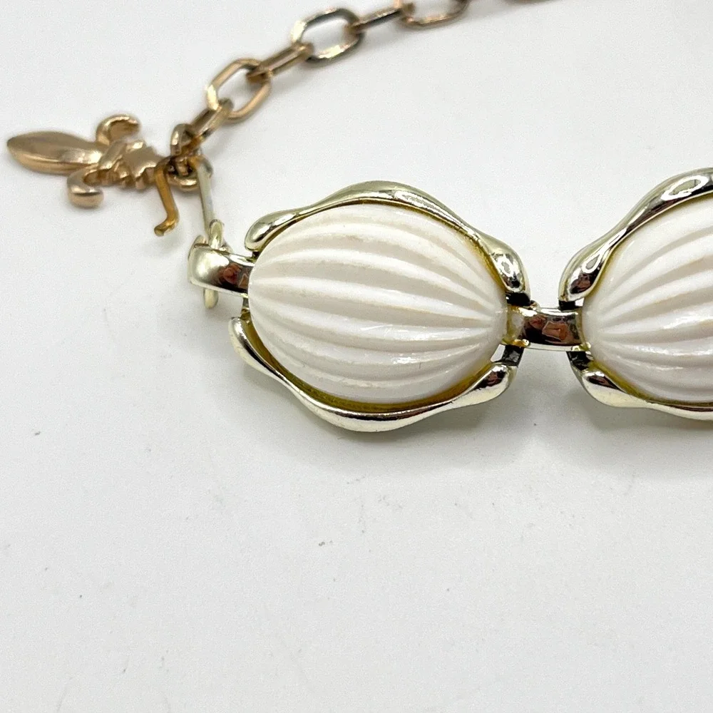 Vintage White Ridge Oval Plastic Cabochon in Gold Tone Frame Link Bracelet 7